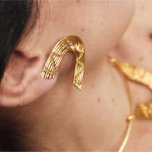Load image into Gallery viewer, Bamboo Amaia Aretes y Collar
