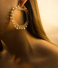 Load image into Gallery viewer, Bachué Pearl Hoops
